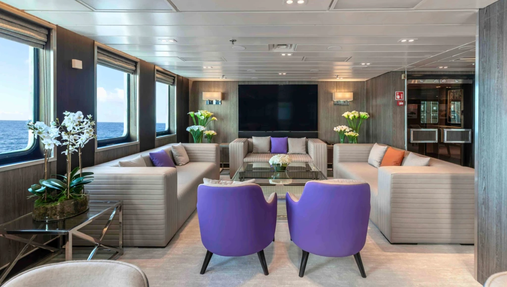 Eclipse y fiordos de Groenlandia: exploración ártica entre Scoresby Sund, pueblos inuit y maravillas celestes