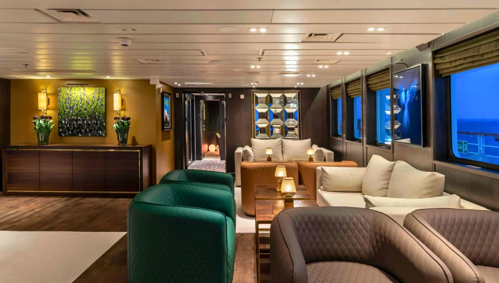 Eclipse y fiordos de Groenlandia: exploración ártica entre Scoresby Sund, pueblos inuit y maravillas celestes