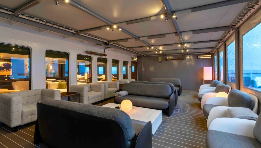 Eclipse y fiordos de Groenlandia: exploración ártica entre Scoresby Sund, pueblos inuit y maravillas celestes