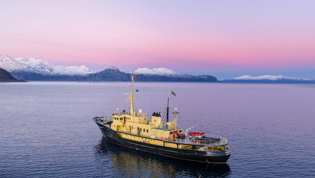 Polare Frühling auf Spitzbergen: 9-tägige Kreuzfahrt durch die norwegischen Fjorde, zwischen unberührter Natur, Polarlandschaften und Wildtieren