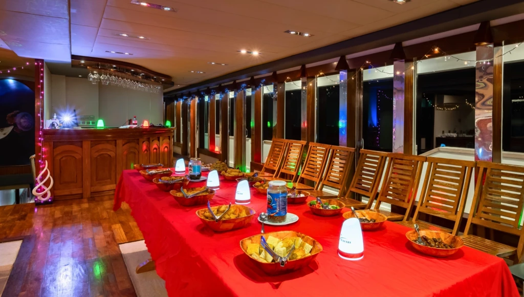 Diving in the heart of the Maldives: 8 days among paradise atolls, manta rays, whale sharks, and marine treasures