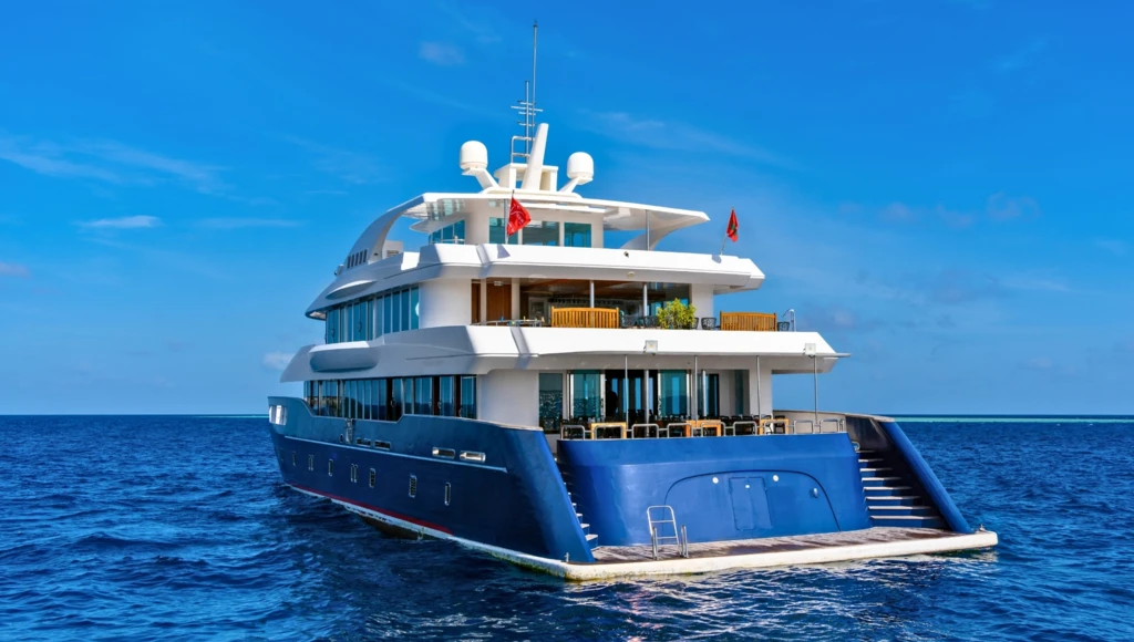 Diving in the heart of the Maldives: 8 days among paradise atolls, manta rays, whale sharks, and marine treasures