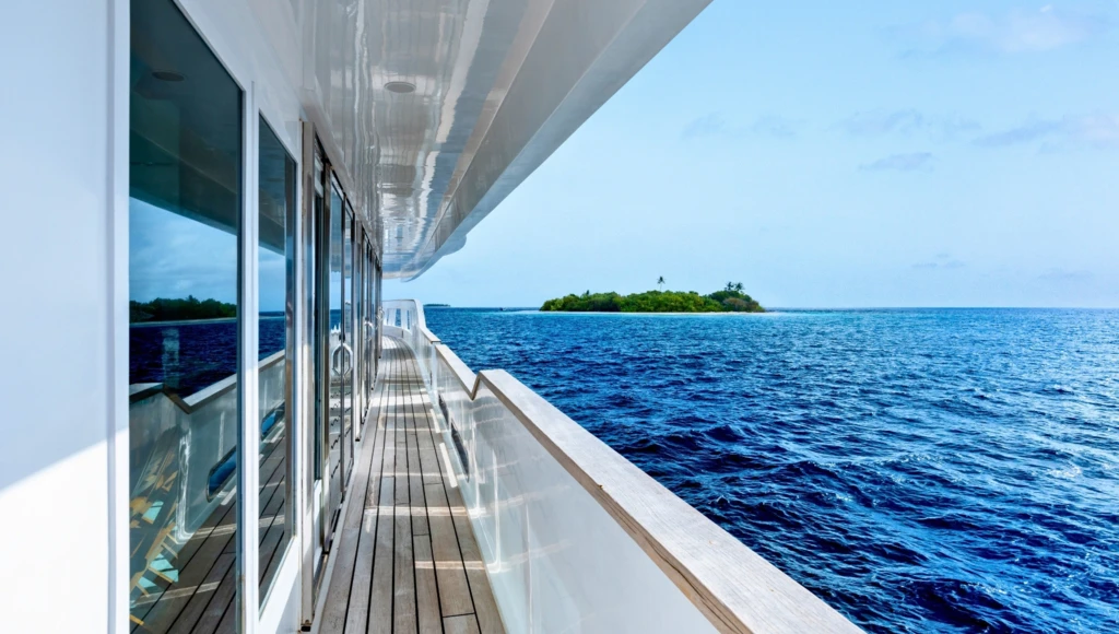 Diving in the heart of the Maldives: 8 days among paradise atolls, manta rays, whale sharks, and marine treasures