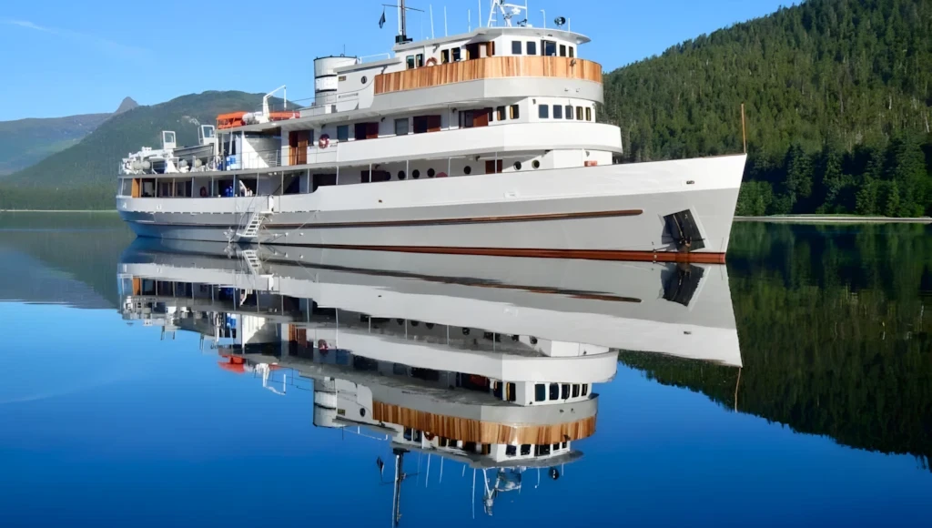 8-tägige Expeditionen in Alaska: Segeln zwischen Fjorden, Wasserfällen und Gletschern, von Sitka nach Juneau