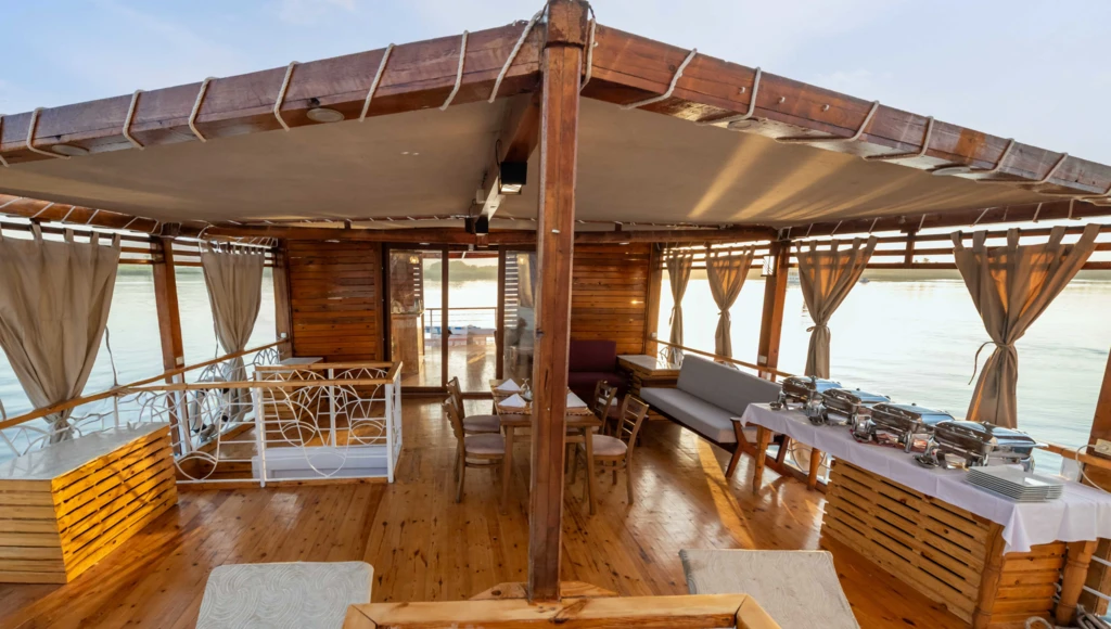 Le Nil authentique à bord d'un sandal : croisière intimiste de 5 jours au cœur de la Haute-Égypte, d’Esna à Assouan