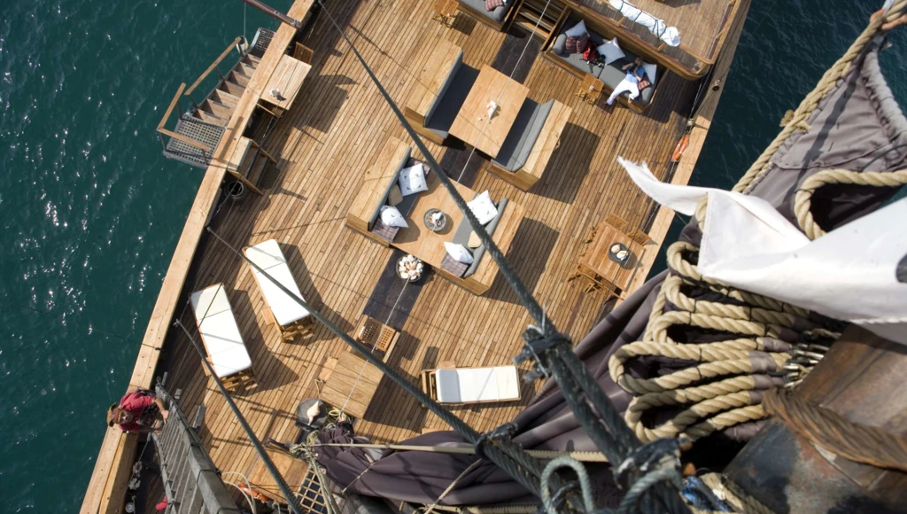 Crucero inmersivo de 8 días por las islas Banda: volcanes, especias y buceo en el corazón de las Molucas