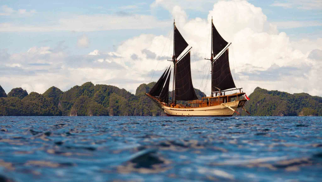 Crucero inmersivo de 8 días por las islas Banda: volcanes, especias y buceo en el corazón de las Molucas