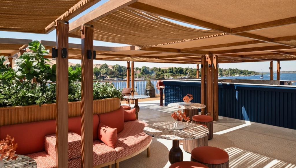 Un crucero idílico por las aguas sagradas del Nilo a bordo de un majestuoso Dahabieh: unas vacaciones auténticas con un servicio de alta gama