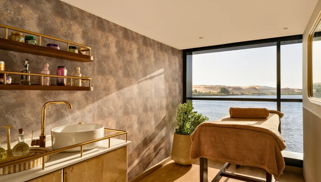 Un crucero idílico por las aguas sagradas del Nilo a bordo de un majestuoso Dahabieh: unas vacaciones auténticas con un servicio de alta gama