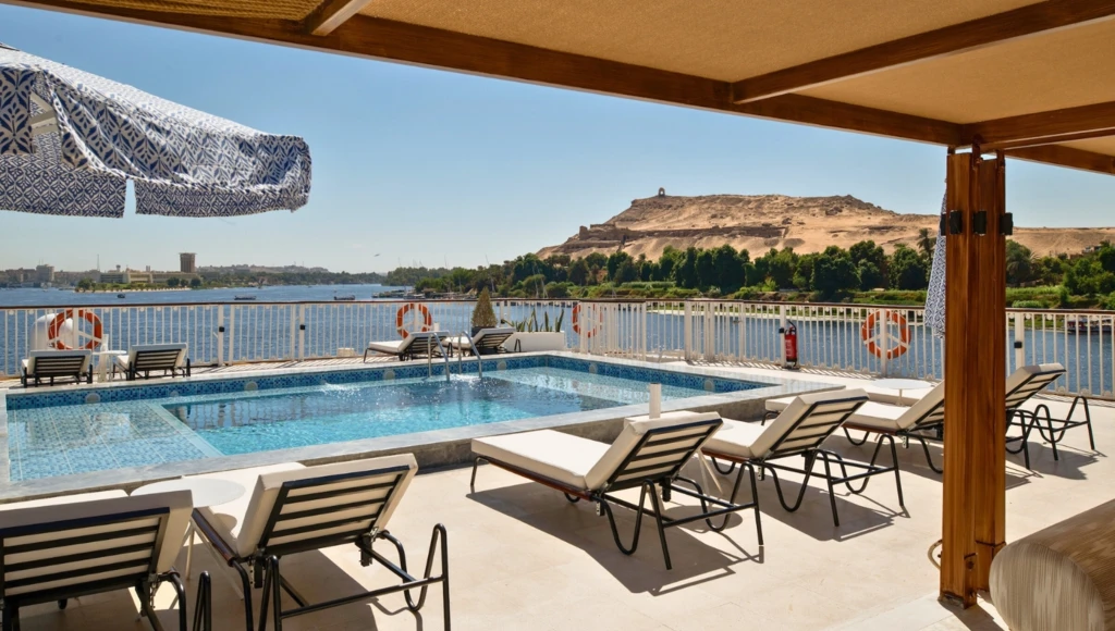 Un crucero idílico por las aguas sagradas del Nilo a bordo de un majestuoso Dahabieh: unas vacaciones auténticas con un servicio de alta gama