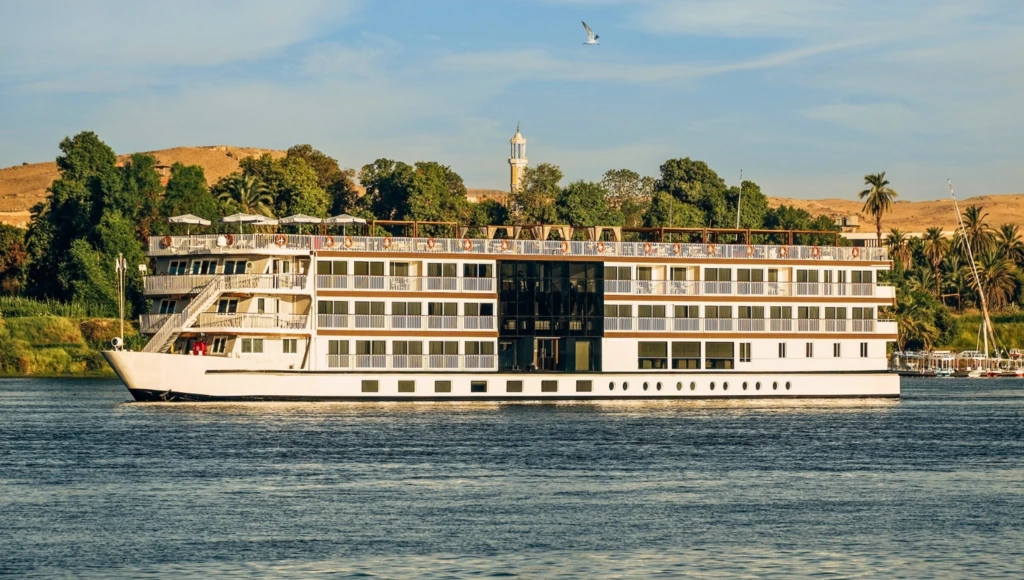 Un crucero idílico por las aguas sagradas del Nilo a bordo de un majestuoso Dahabieh: unas vacaciones auténticas con un servicio de alta gama