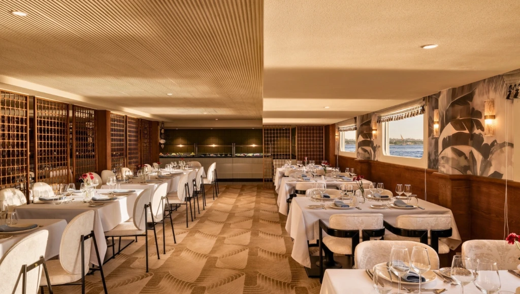 Un crucero idílico por las aguas sagradas del Nilo a bordo de un majestuoso Dahabieh: unas vacaciones auténticas con un servicio de alta gama