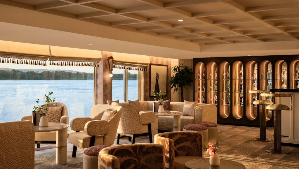 Un crucero idílico por las aguas sagradas del Nilo a bordo de un majestuoso Dahabieh: unas vacaciones auténticas con un servicio de alta gama