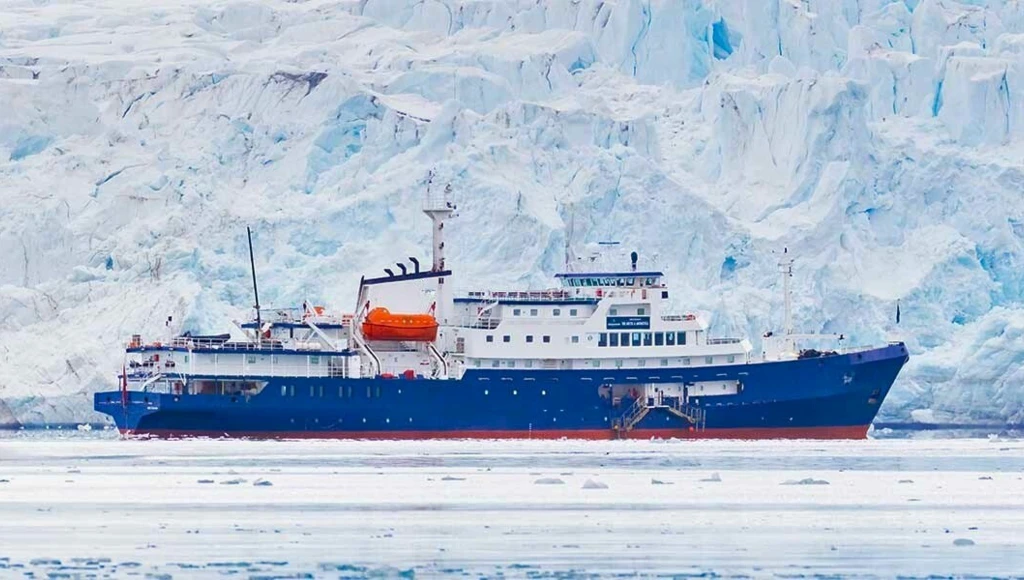 Odyssée polaire de 8 jours : entre légendes nordiques et nature sauvage aux confins des terres islandaise