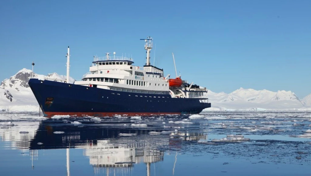 Odyssée polaire de 8 jours : entre légendes nordiques et nature sauvage aux confins des terres islandaise