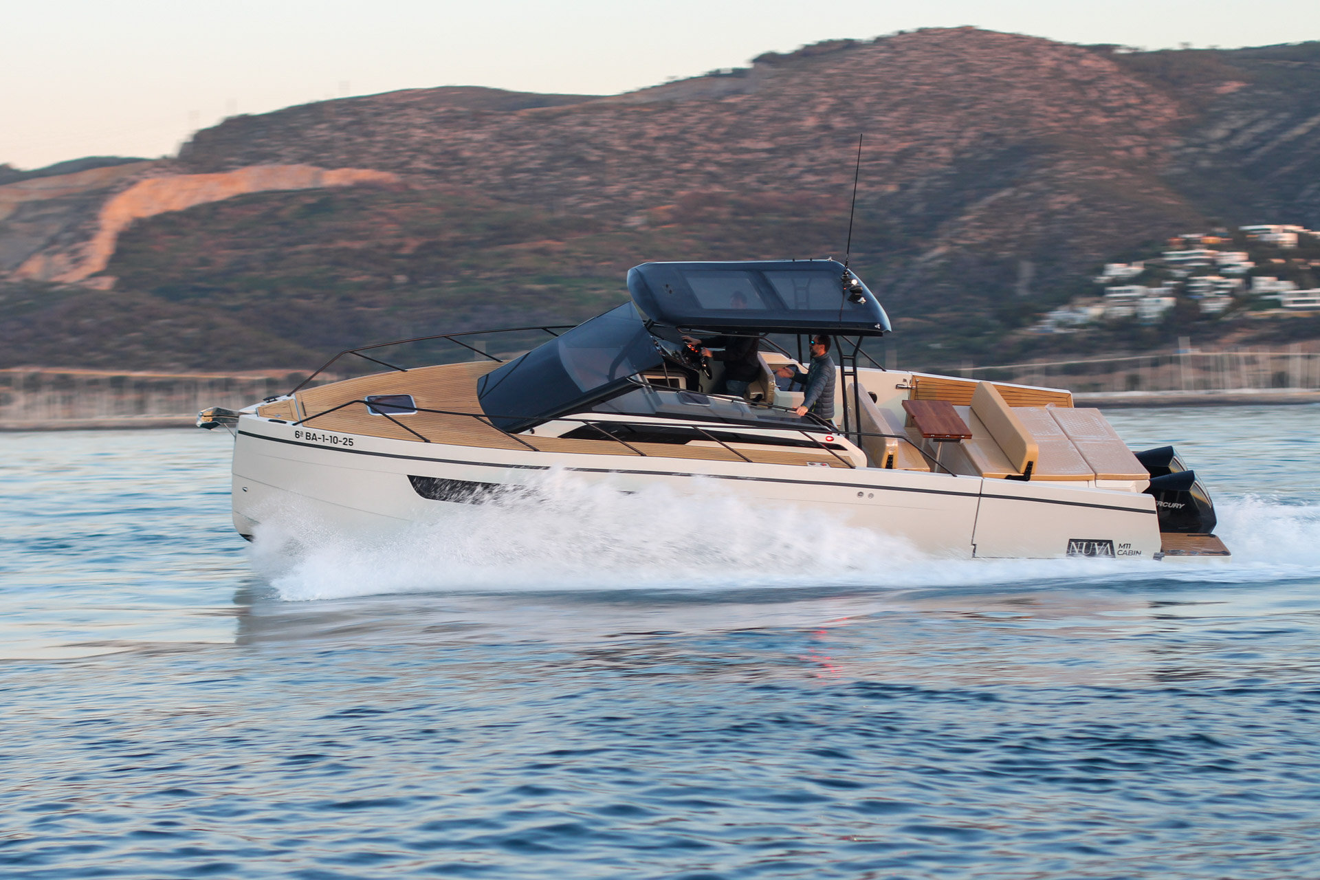 Nuva M11 Cabin