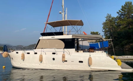Agora 44