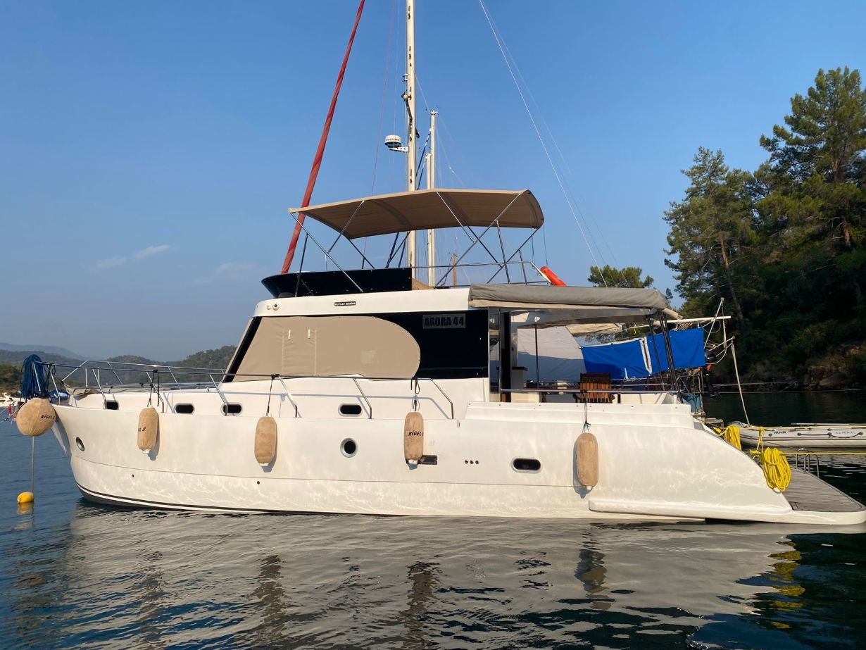 Agora 44