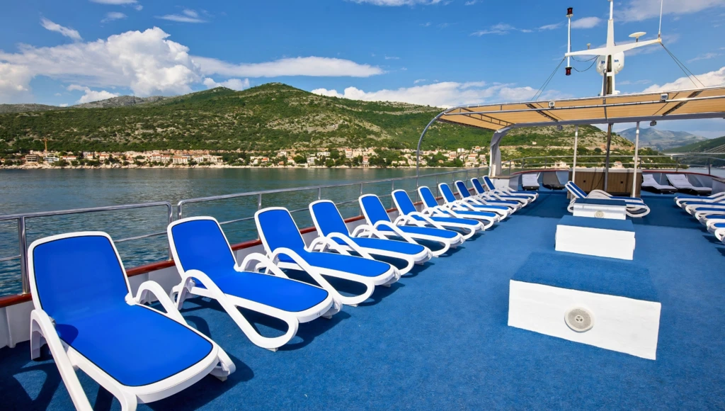 Ruta de 8 días por la costa dálmata en yate: desde los palacios venecianos de Trogir hasta las murallas de Dubrovnik