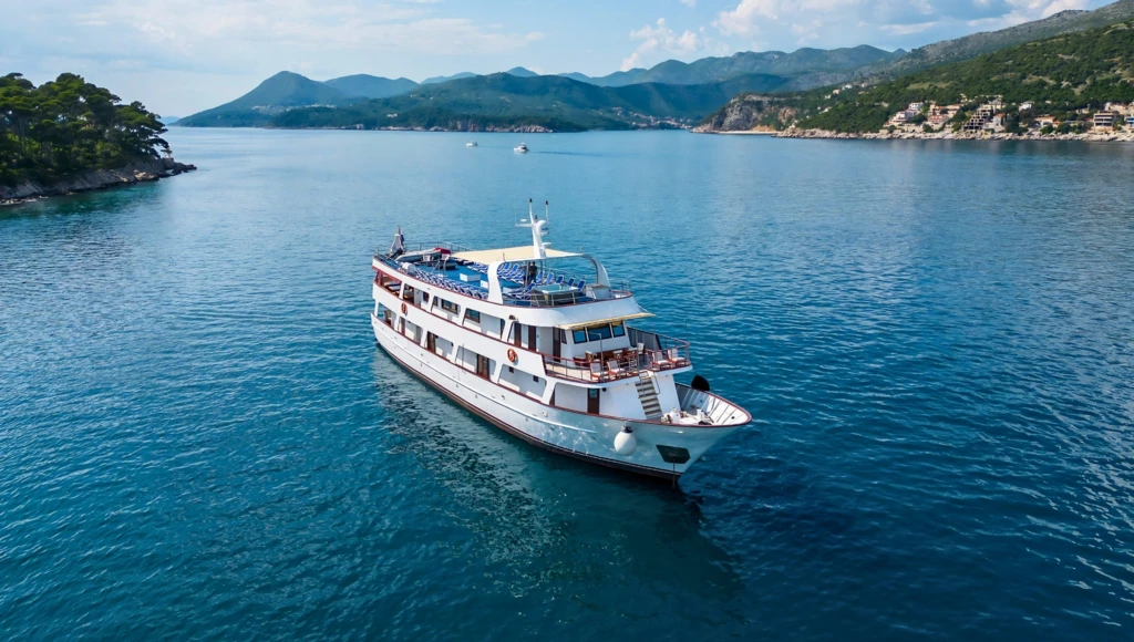 Ruta de 8 días por la costa dálmata en yate: desde los palacios venecianos de Trogir hasta las murallas de Dubrovnik