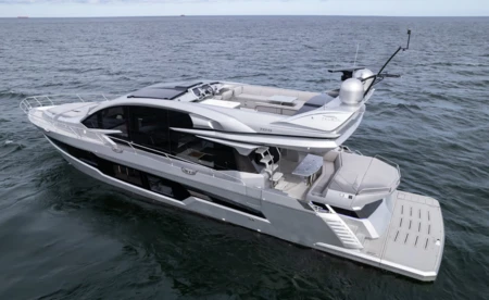 Galeon 700 Skydeck