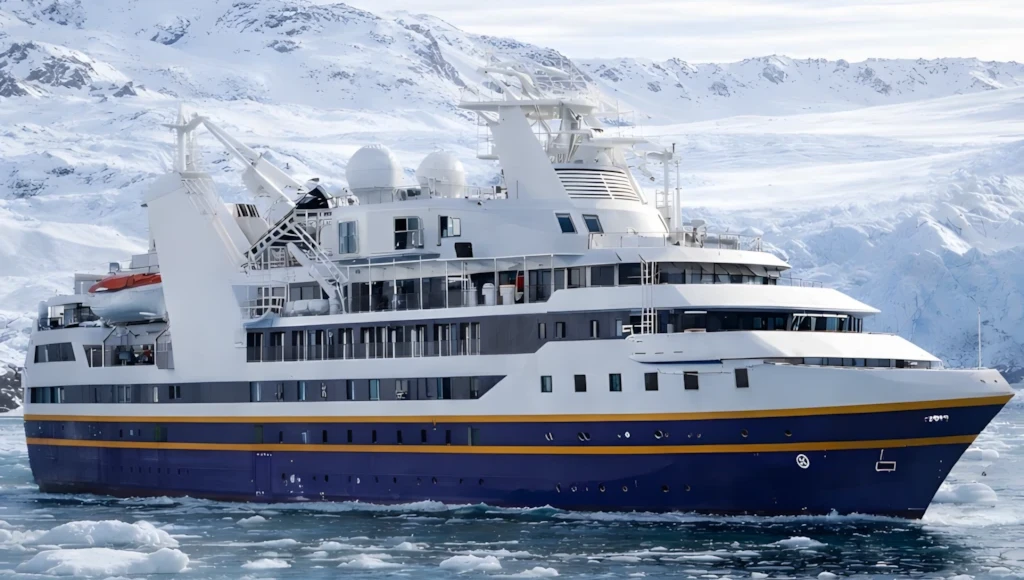Aventure polaire au Groenland : 12 jours entre nature brute, icebergs et vie arctique, de Keflavik à Longyearbyen