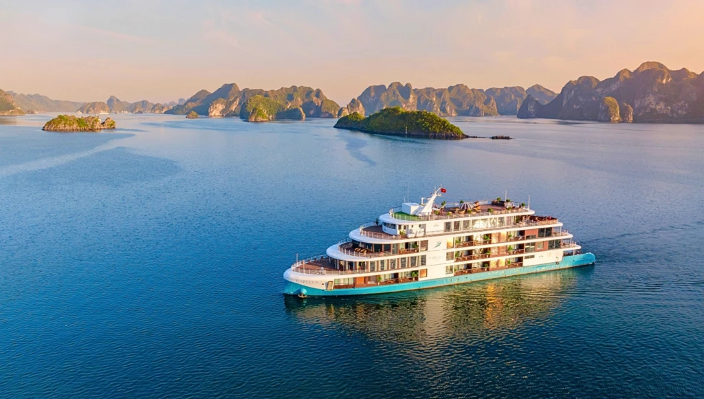 Circuit de 18 jours du Mékong à la baie d'Halong : Angkor, Saïgon, Hanoï et croisière culturelle
