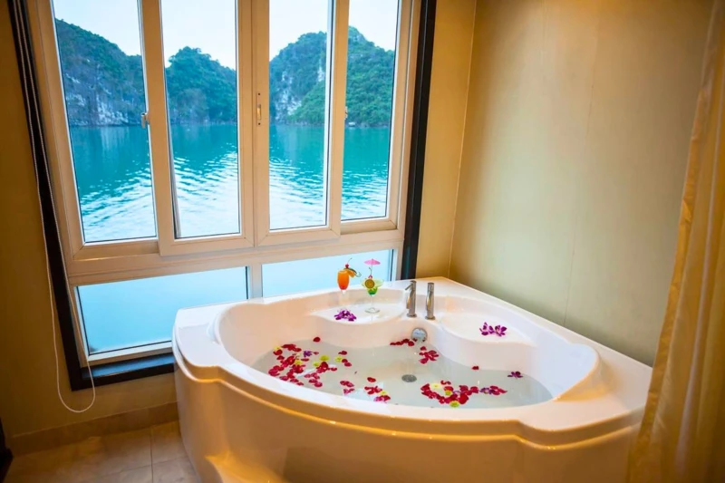 Croisière en jonque entre Ha Long et Bai Tu Long