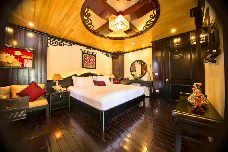 Croisière en jonque entre Ha Long et Bai Tu Long
