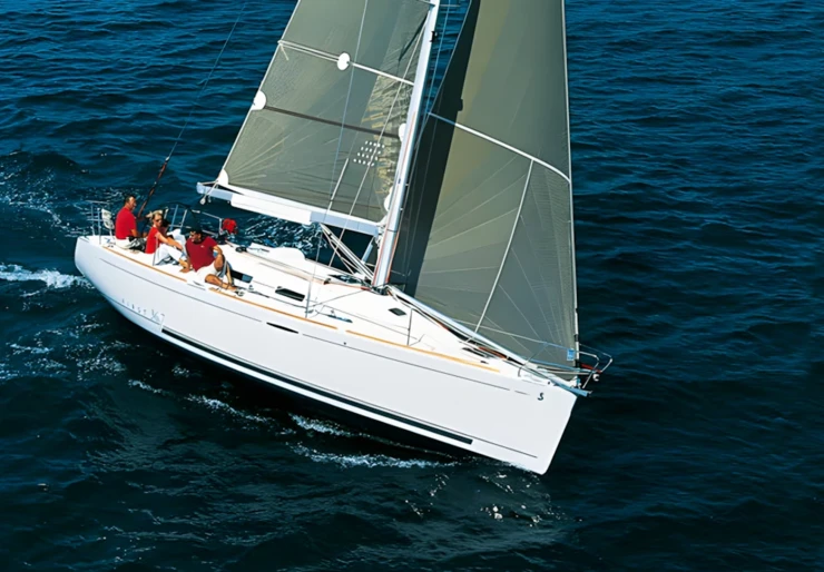 First 36.7 Diélette | CAP WEST