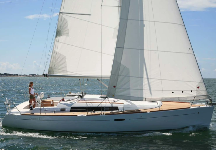 Oceanis 37 Toulon | BELEZA