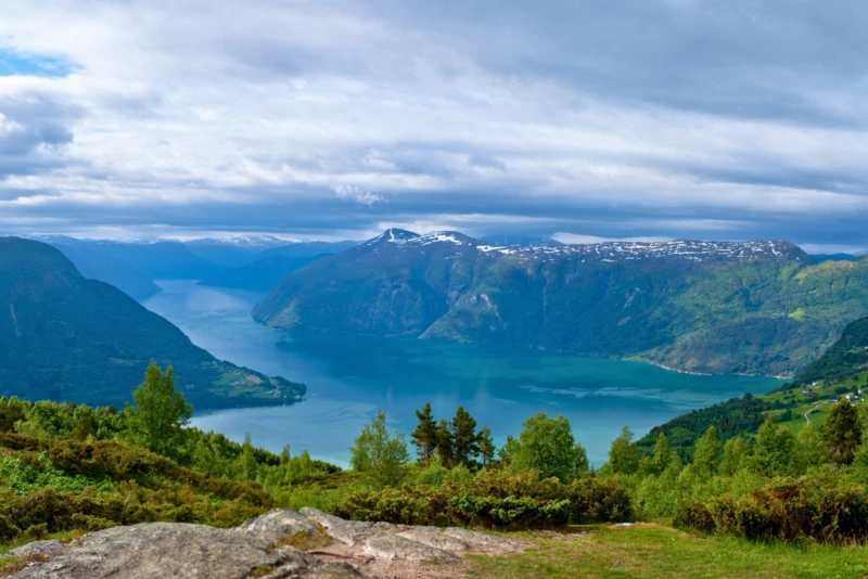 Panoramas sur le Lustrafjord et sommet de Molden