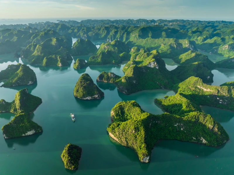 Au fil des paysages rocheux et îlots calcaires