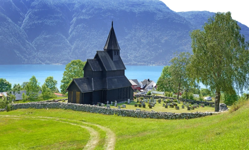 Villages de charme et églises en bois