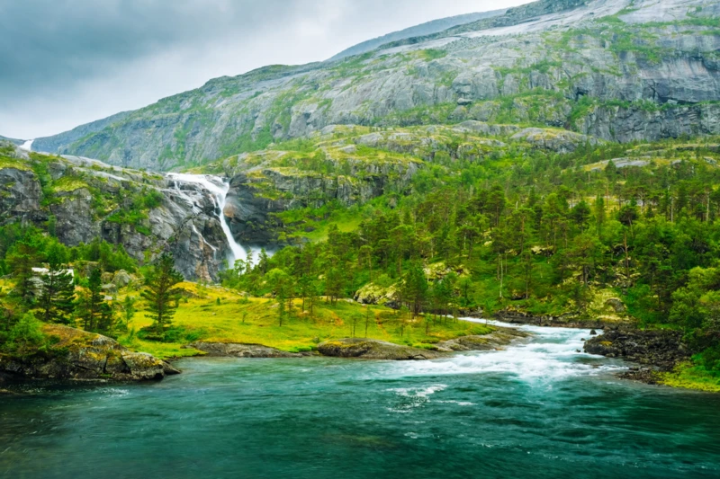 Été nordique, entre fjords et villages